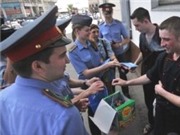 Bóng đá anh, ngoại hạng anh, lịch thi đấu euro 2012, Gạ đổi thuốc lá lấy… kẹo mút